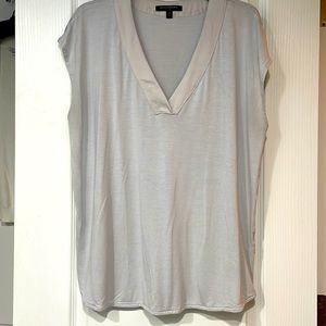 Banana Republic Gray V-neck Short Sleeve Tee, size XL